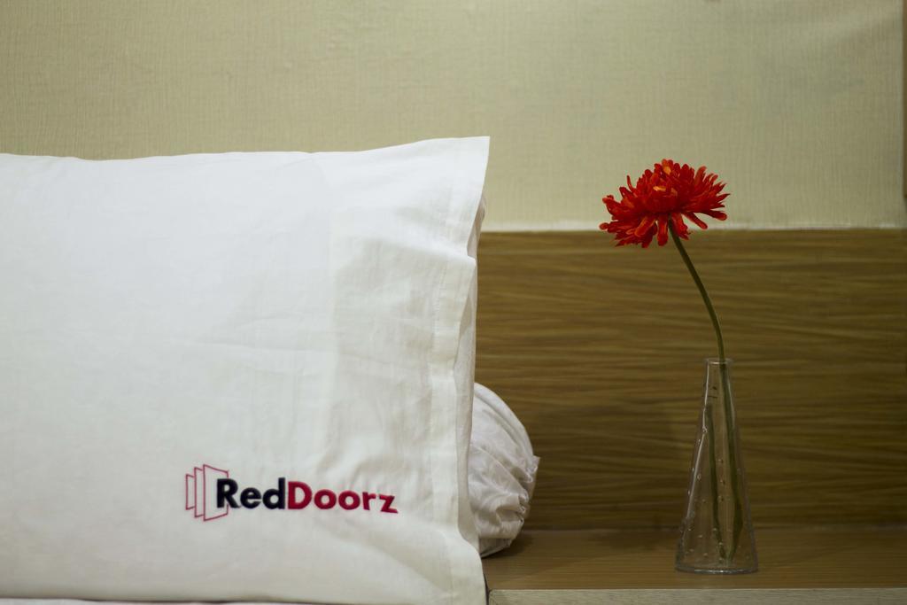 Reddoorz Premium @ Thamrin Kebon Sirih Hotel Jakarta Buitenkant foto