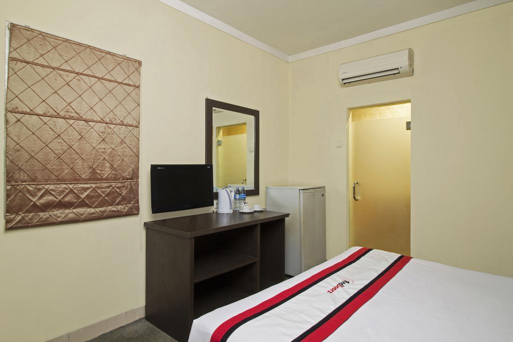 Reddoorz Premium @ Thamrin Kebon Sirih Hotel Jakarta Buitenkant foto