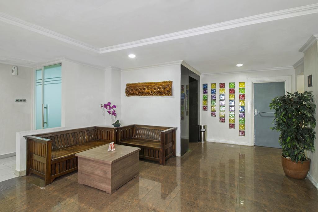 Reddoorz Premium @ Thamrin Kebon Sirih Hotel Jakarta Buitenkant foto