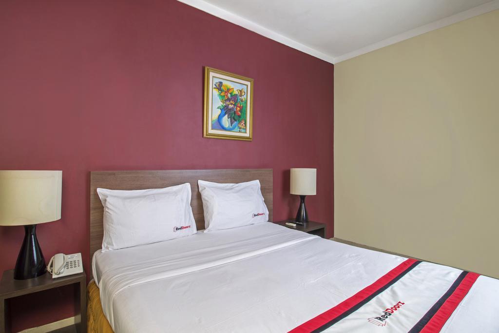 Reddoorz Premium @ Thamrin Kebon Sirih Hotel Jakarta Buitenkant foto