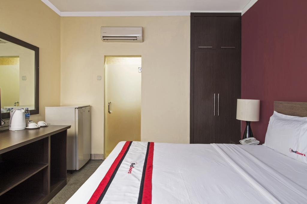 Reddoorz Premium @ Thamrin Kebon Sirih Hotel Jakarta Buitenkant foto
