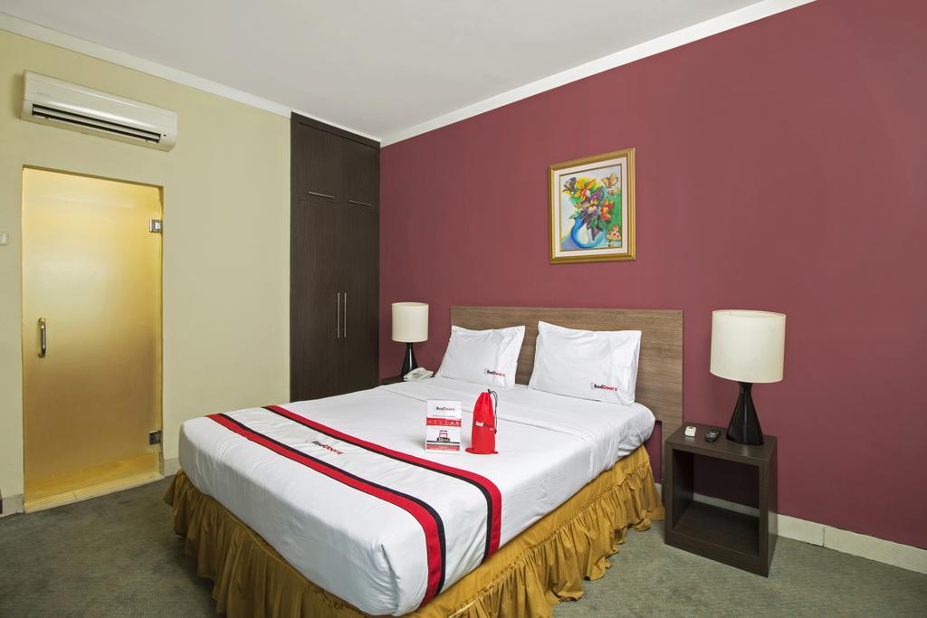 Reddoorz Premium @ Thamrin Kebon Sirih Hotel Jakarta Buitenkant foto
