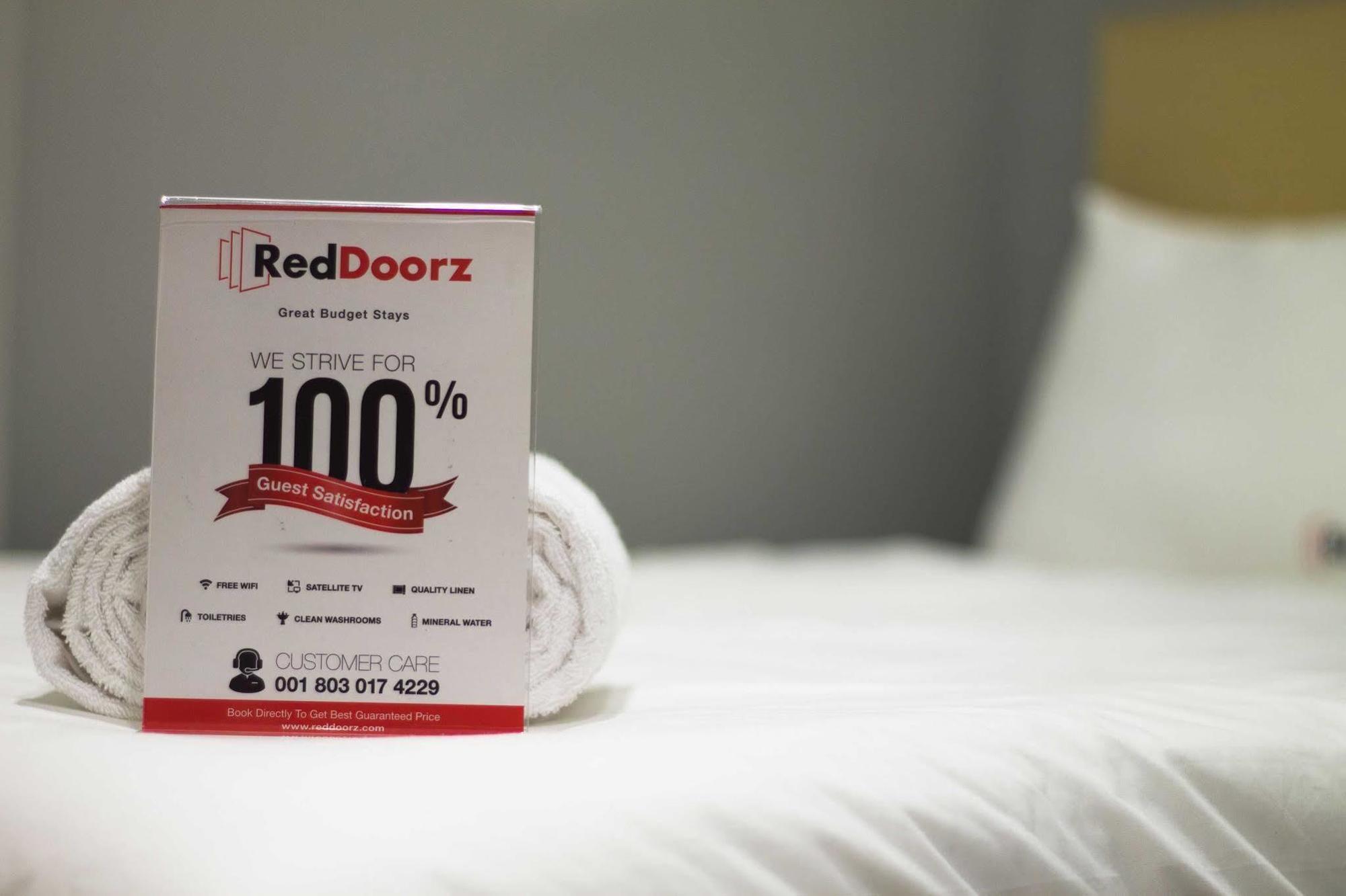 Reddoorz Premium @ Thamrin Kebon Sirih Hotel Jakarta Buitenkant foto