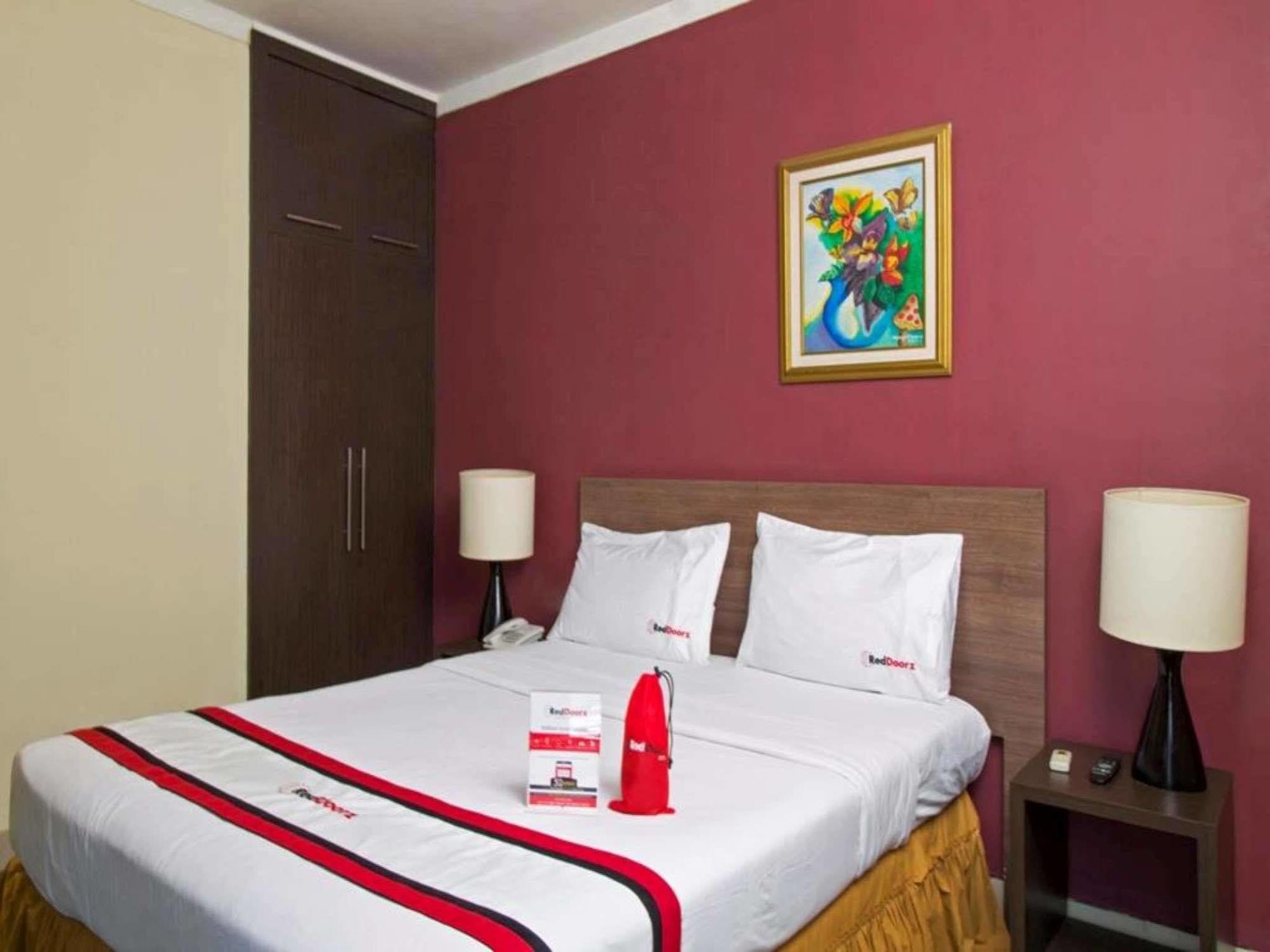 Reddoorz Premium @ Thamrin Kebon Sirih Hotel Jakarta Buitenkant foto