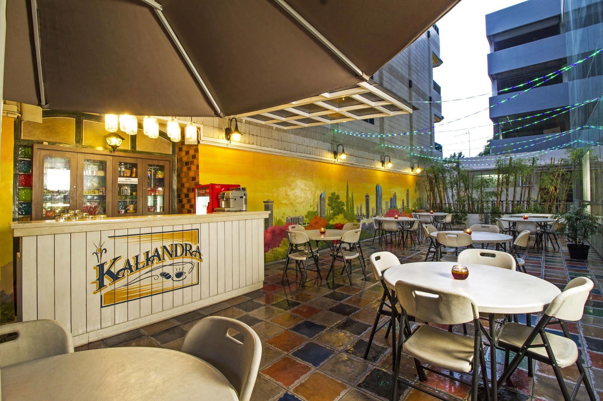 Reddoorz Premium @ Thamrin Kebon Sirih Hotel Jakarta Buitenkant foto