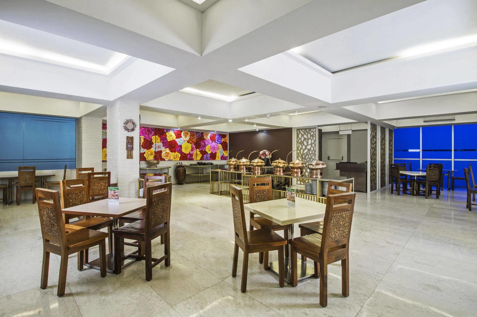 Reddoorz Premium @ Thamrin Kebon Sirih Hotel Jakarta Buitenkant foto