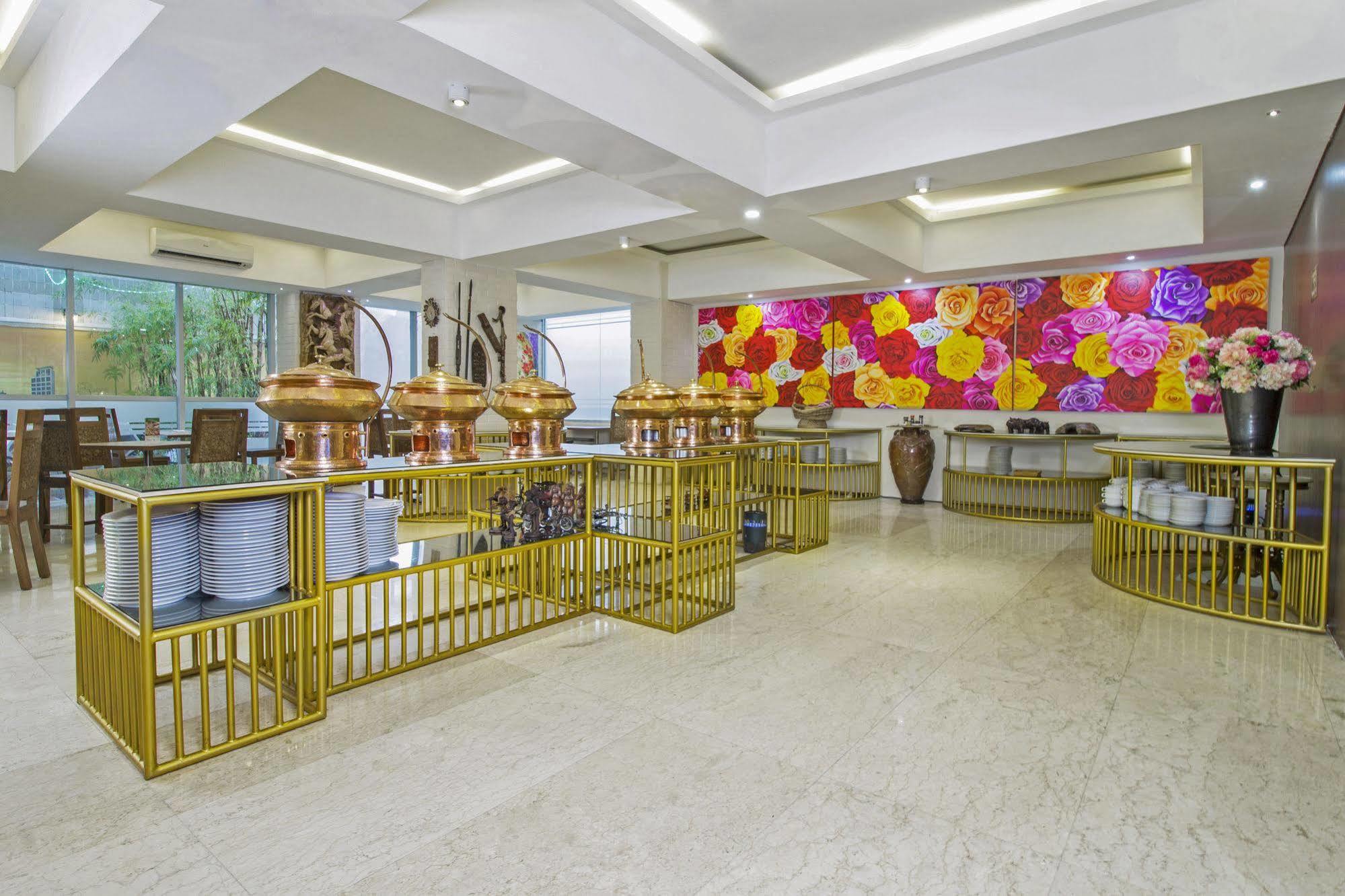 Reddoorz Premium @ Thamrin Kebon Sirih Hotel Jakarta Buitenkant foto