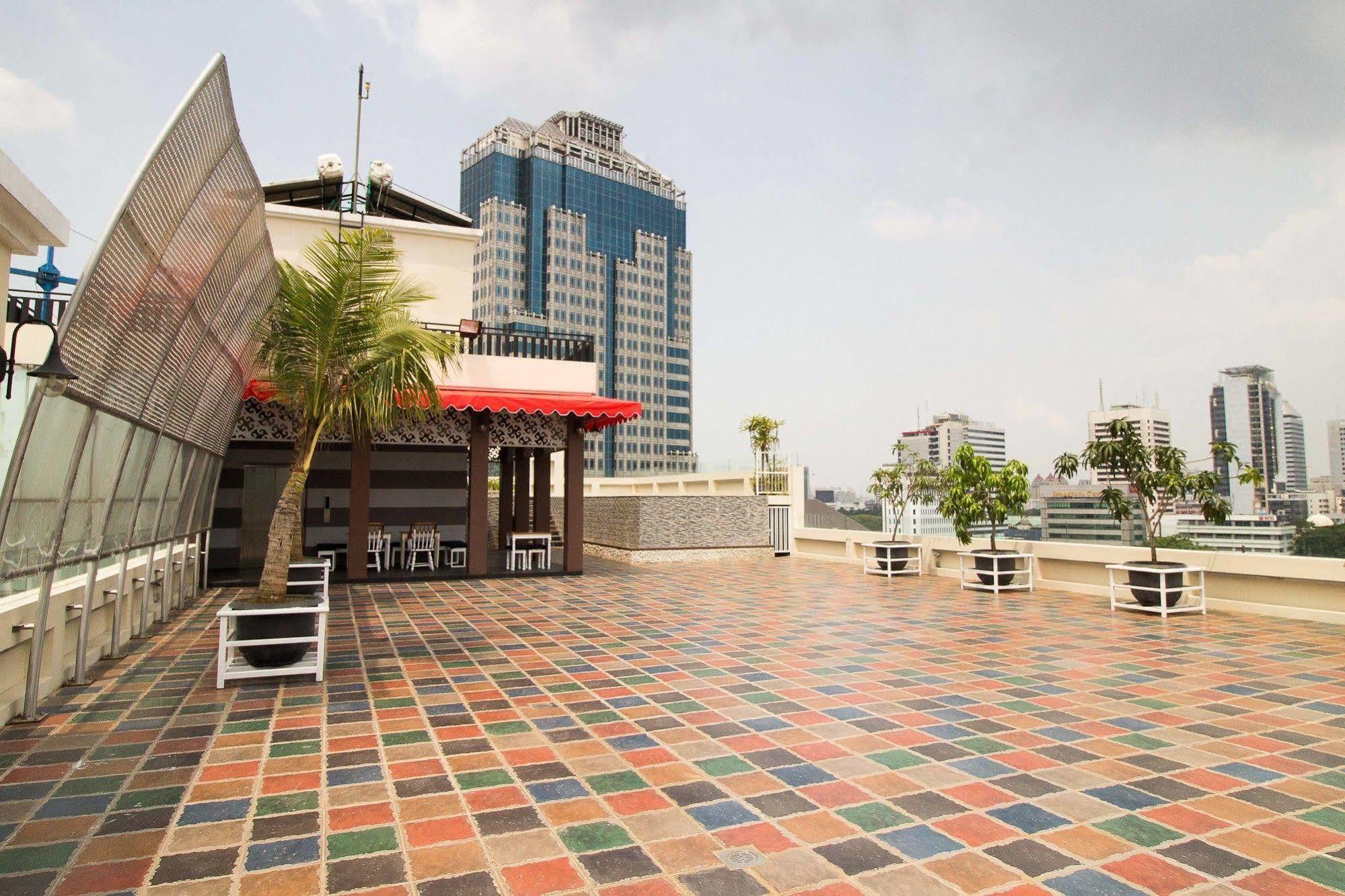 Reddoorz Premium @ Thamrin Kebon Sirih Hotel Jakarta Buitenkant foto