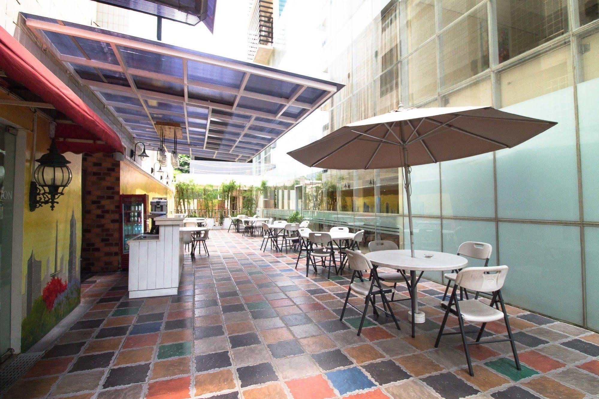 Reddoorz Premium @ Thamrin Kebon Sirih Hotel Jakarta Buitenkant foto