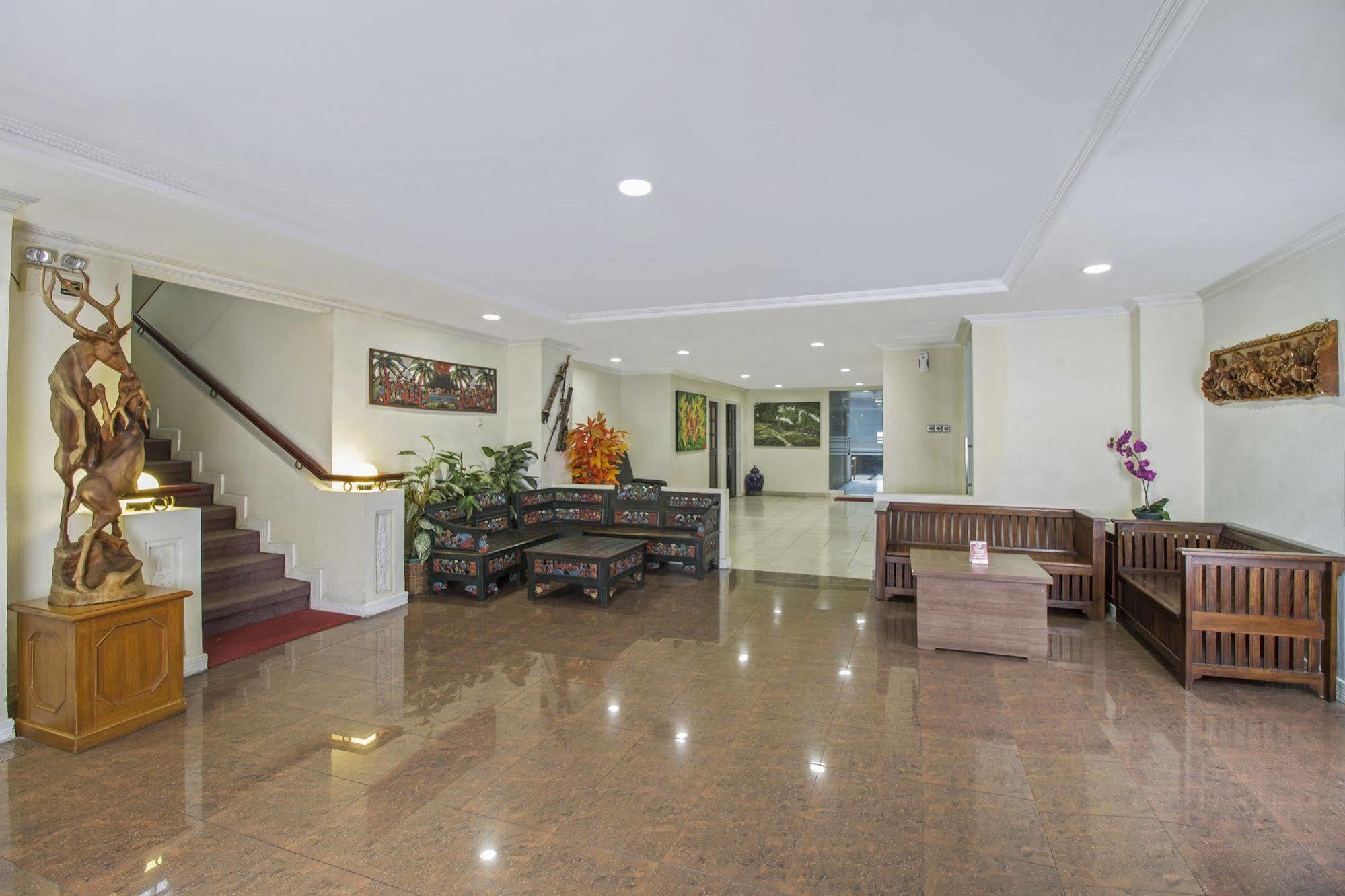 Reddoorz Premium @ Thamrin Kebon Sirih Hotel Jakarta Buitenkant foto