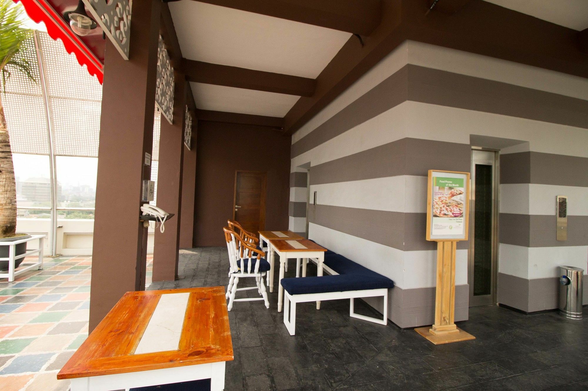 Reddoorz Premium @ Thamrin Kebon Sirih Hotel Jakarta Buitenkant foto