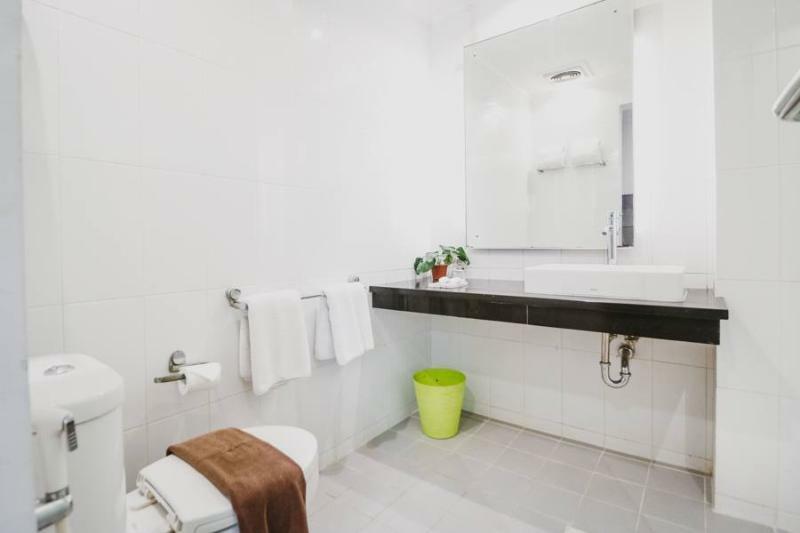 Reddoorz Premium @ Thamrin Kebon Sirih Hotel Jakarta Buitenkant foto